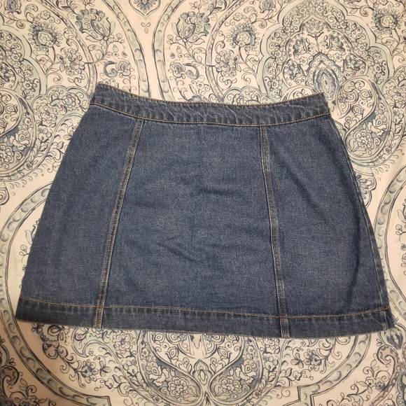 F21 Denim Button-up Skirt *HOST PICK* - Picture 2 of 7